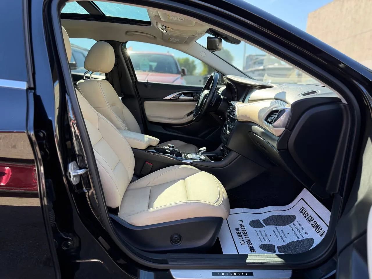 Used 2018 INFINITI QX30 Premium w/ Navigation Package image 40