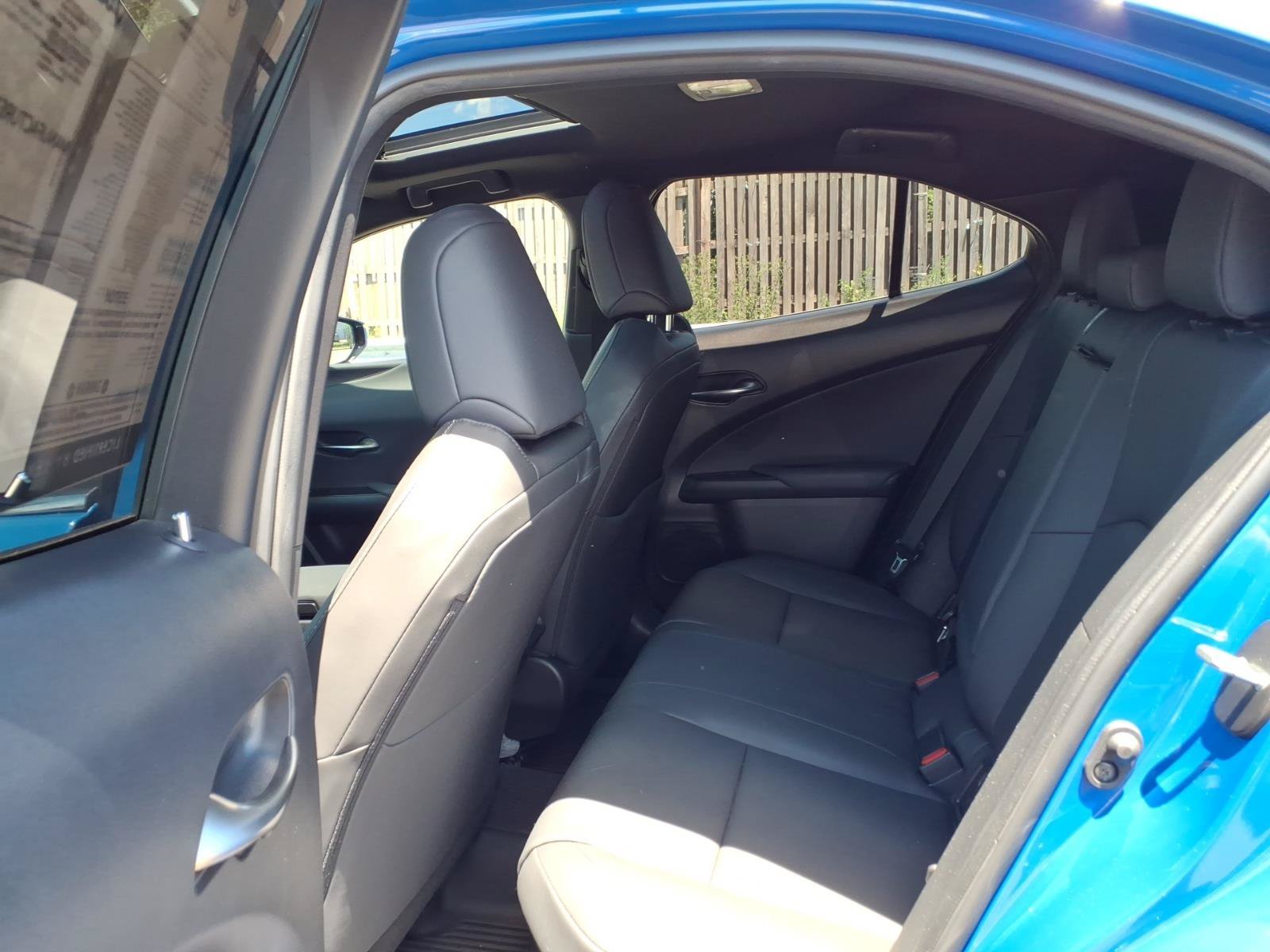 Used 2024 Lexus UX 250h AWD w/ Premium Package image 18