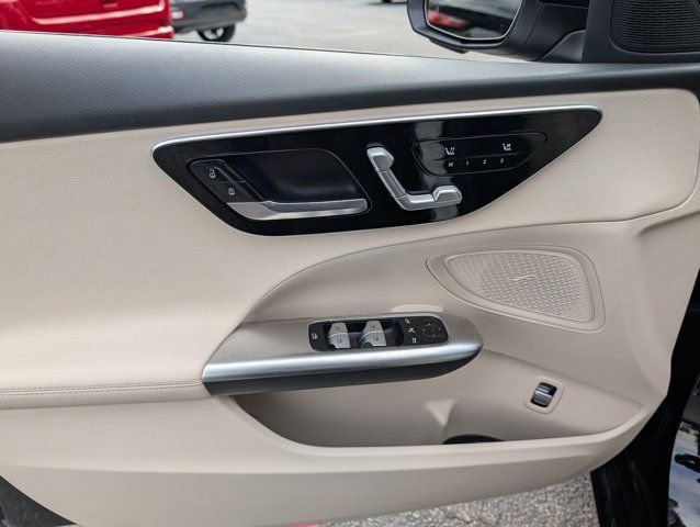 Used 2025 Mercedes-Benz C 300 4MATIC Sedan image 11