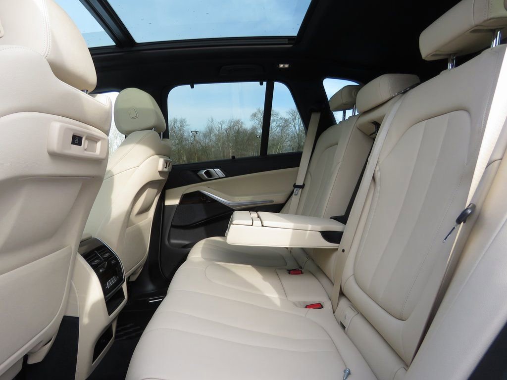 Used 2019 BMW X5 xDrive40i w/ Executive Package image 19