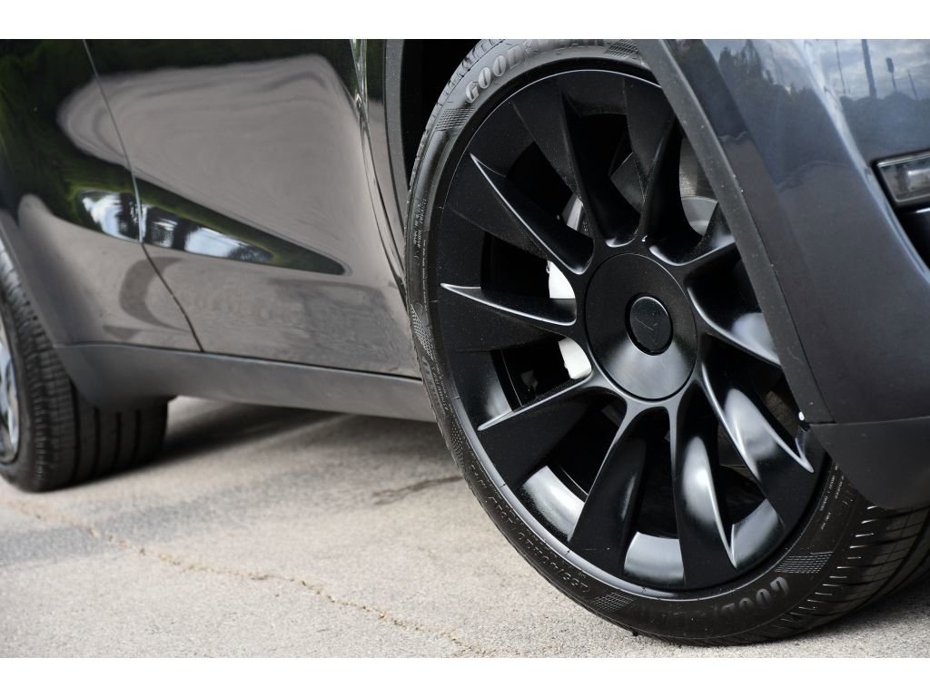 Used 2024 Tesla Model Y Long Range AWD/4WD image 11