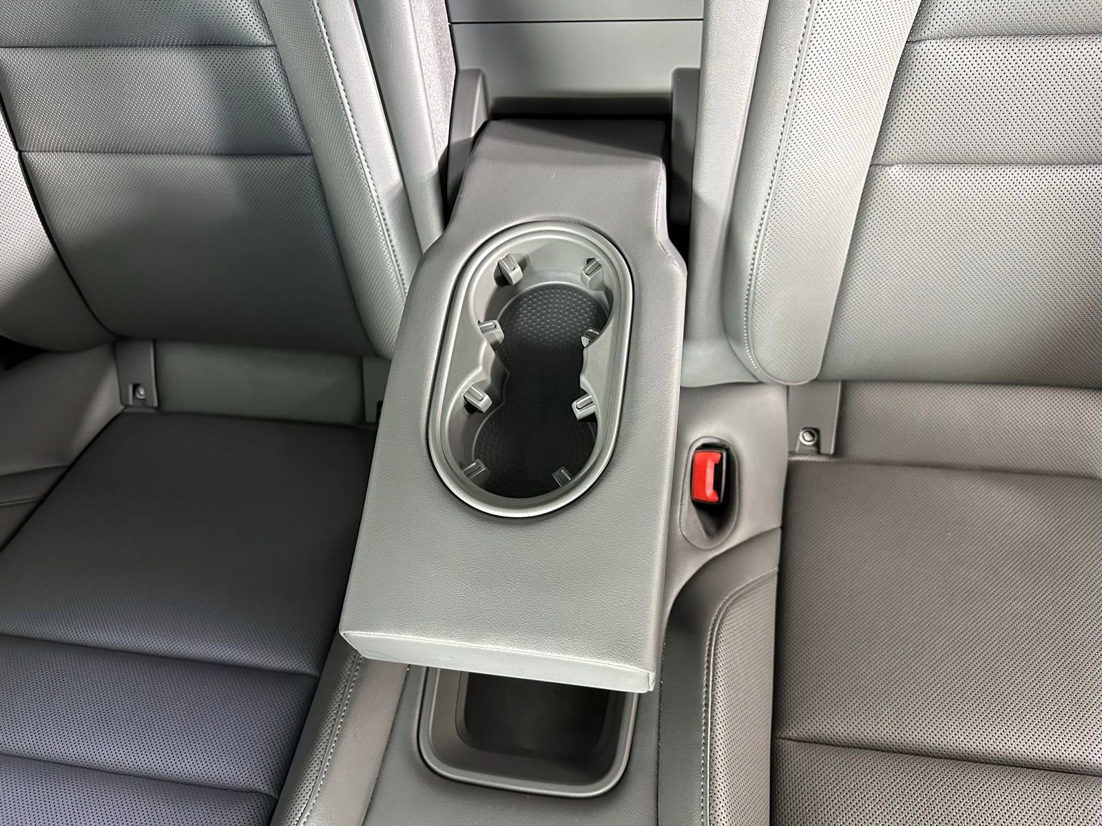 Used 2023 Porsche Taycan w/ Premium Package image 30