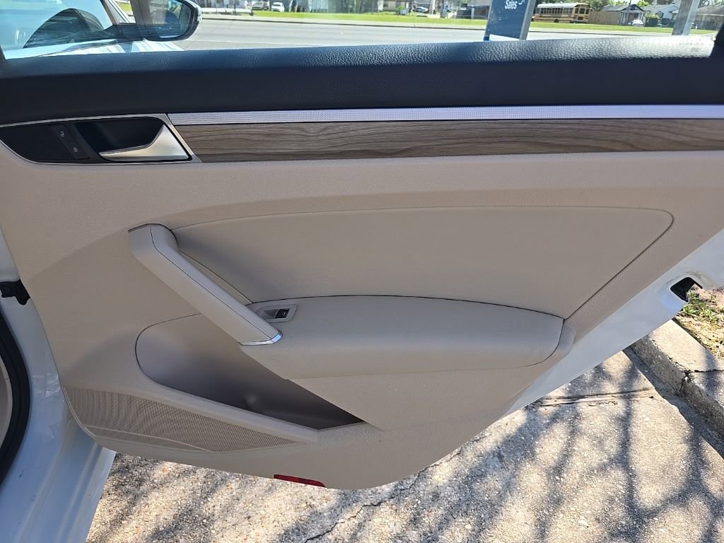 Used 2017 Volkswagen Passat 1.8T SE image 30