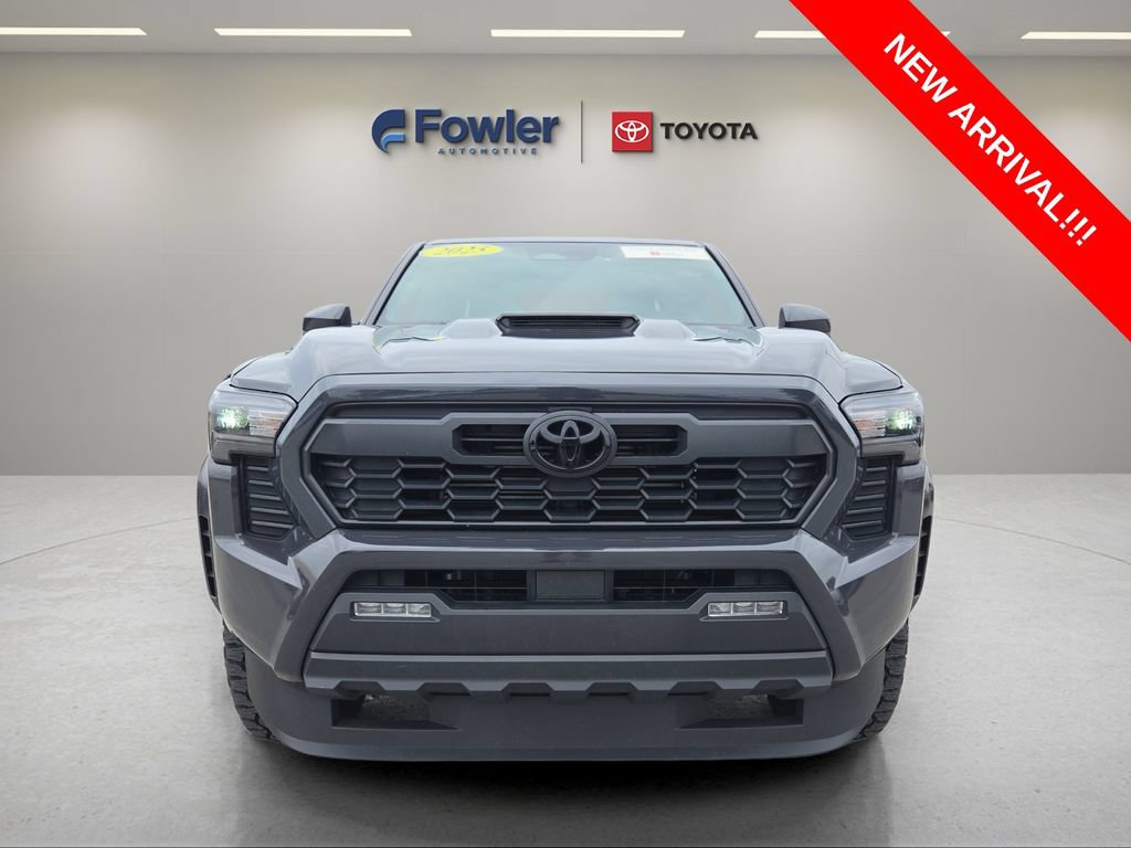 Used 2025 Toyota Tacoma TRD Sport AWD/4WD image 2