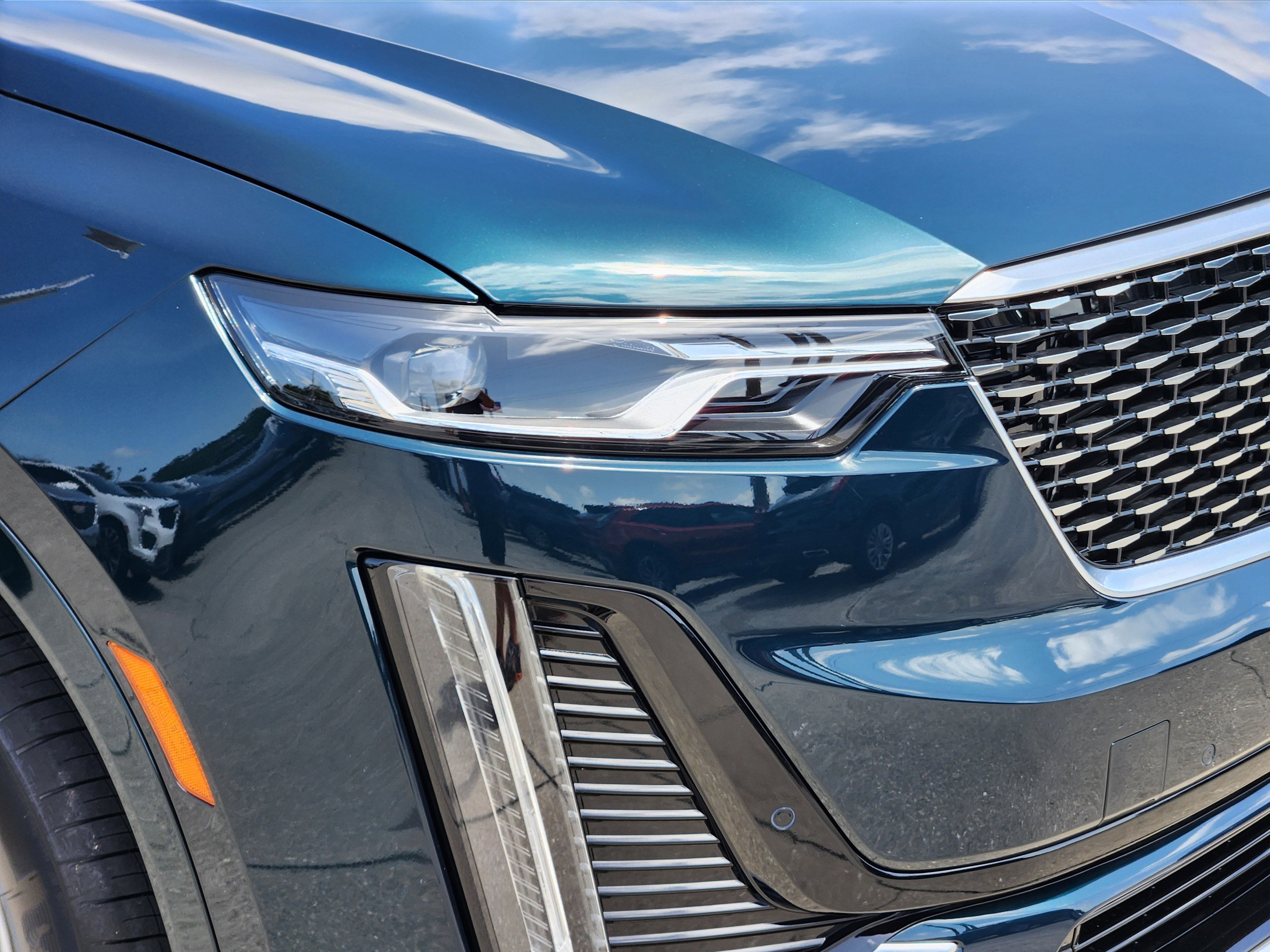 New 2025 Cadillac XT6 Luxury image 9