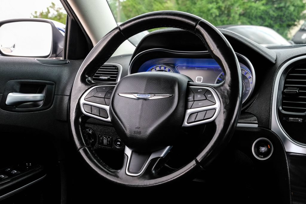Used 2019 Chrysler 300 Touring w/ Chrome Appearance Package RWD image 13