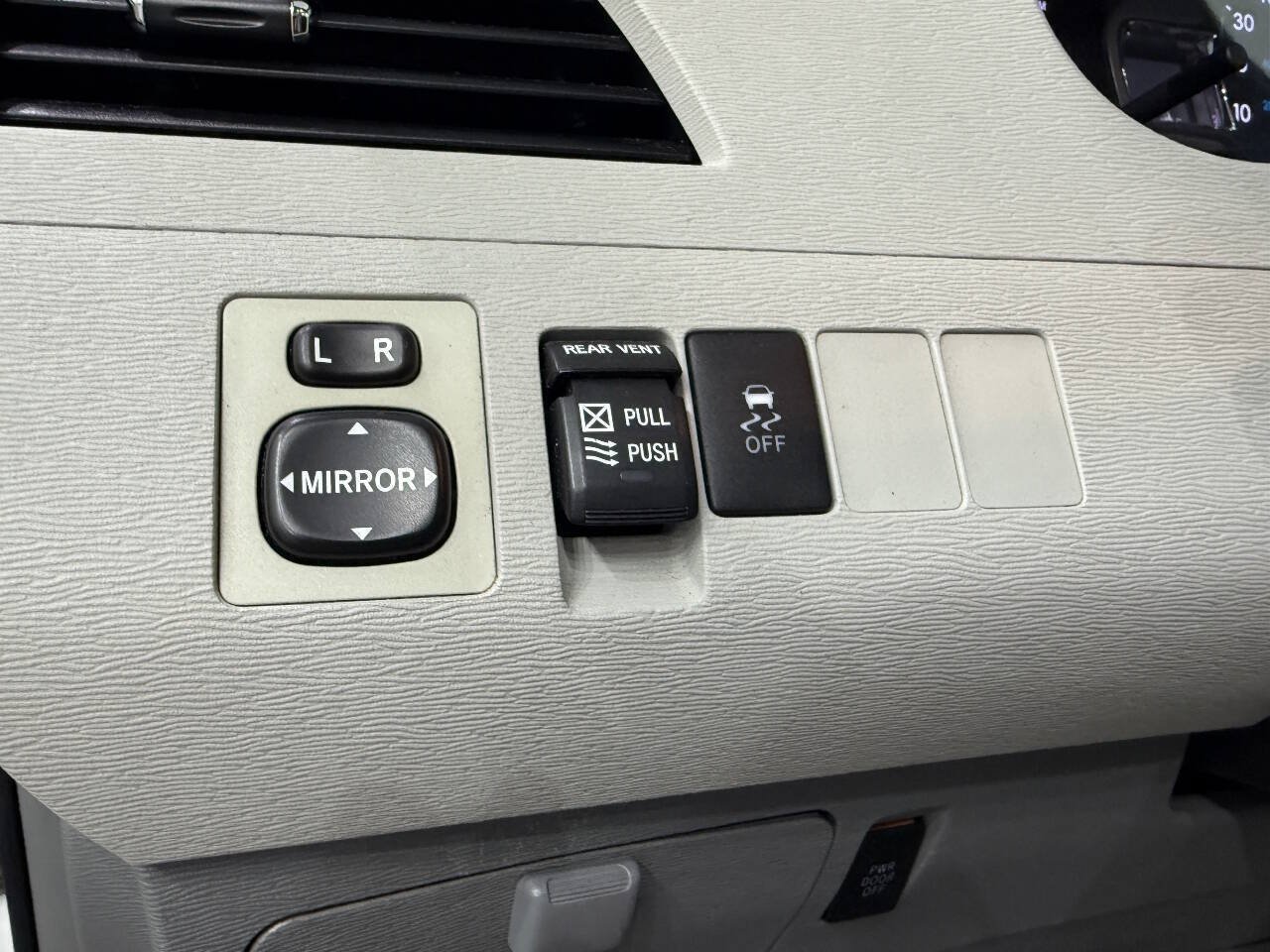 Used 2011 Toyota Sienna XLE FWD image 21