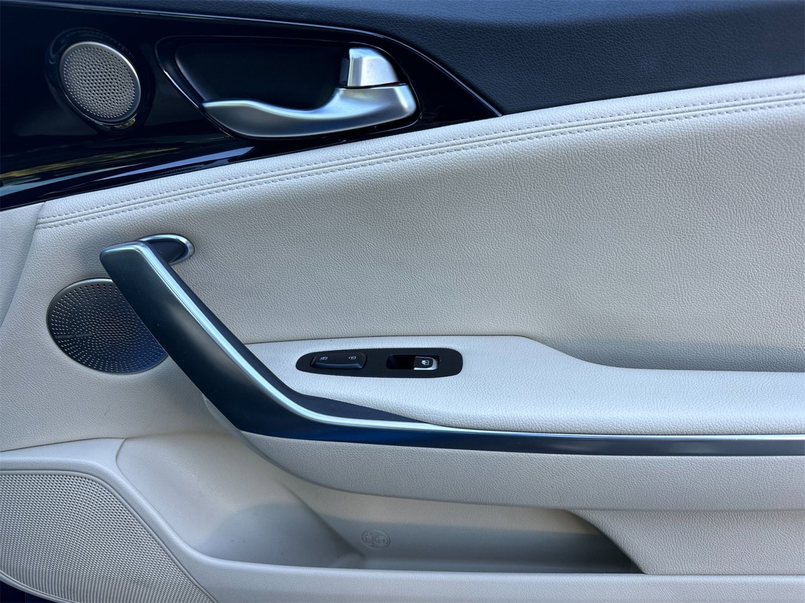 Used 2023 Kia Stinger GT-Line w/ Sun & Sound Package image 18