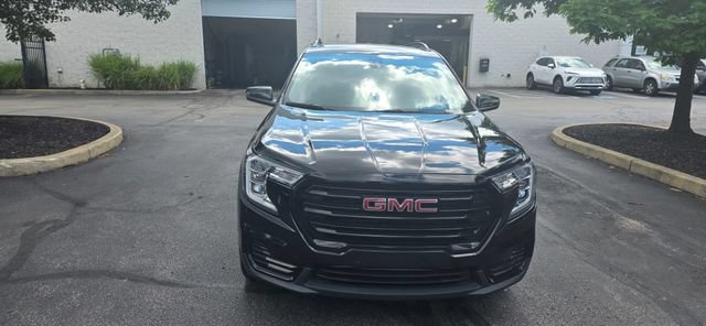 Used 2023 GMC Terrain SLE w/ Driver Convenience Package AWD/4WD image 2