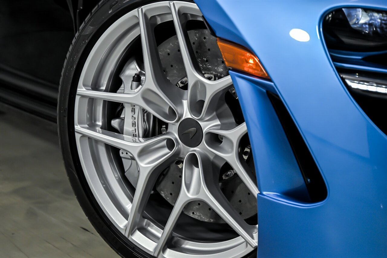Used 2025 McLaren 750S Spider RWD image 3