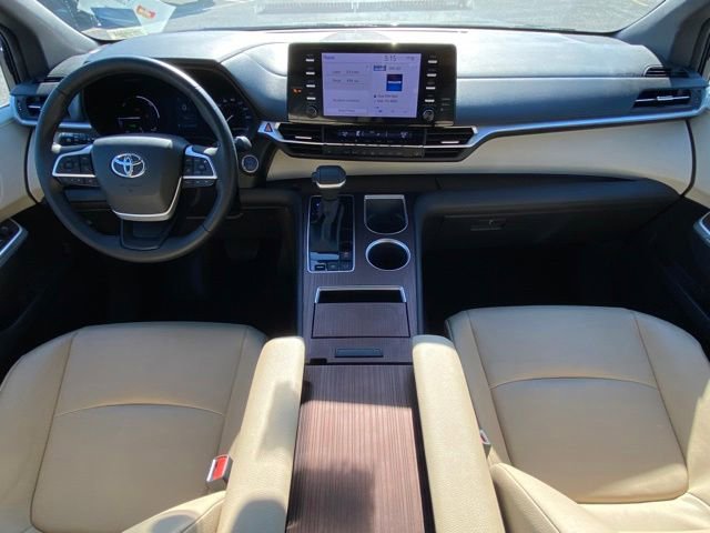 Used 2023 Toyota Sienna XLE FWD image 23