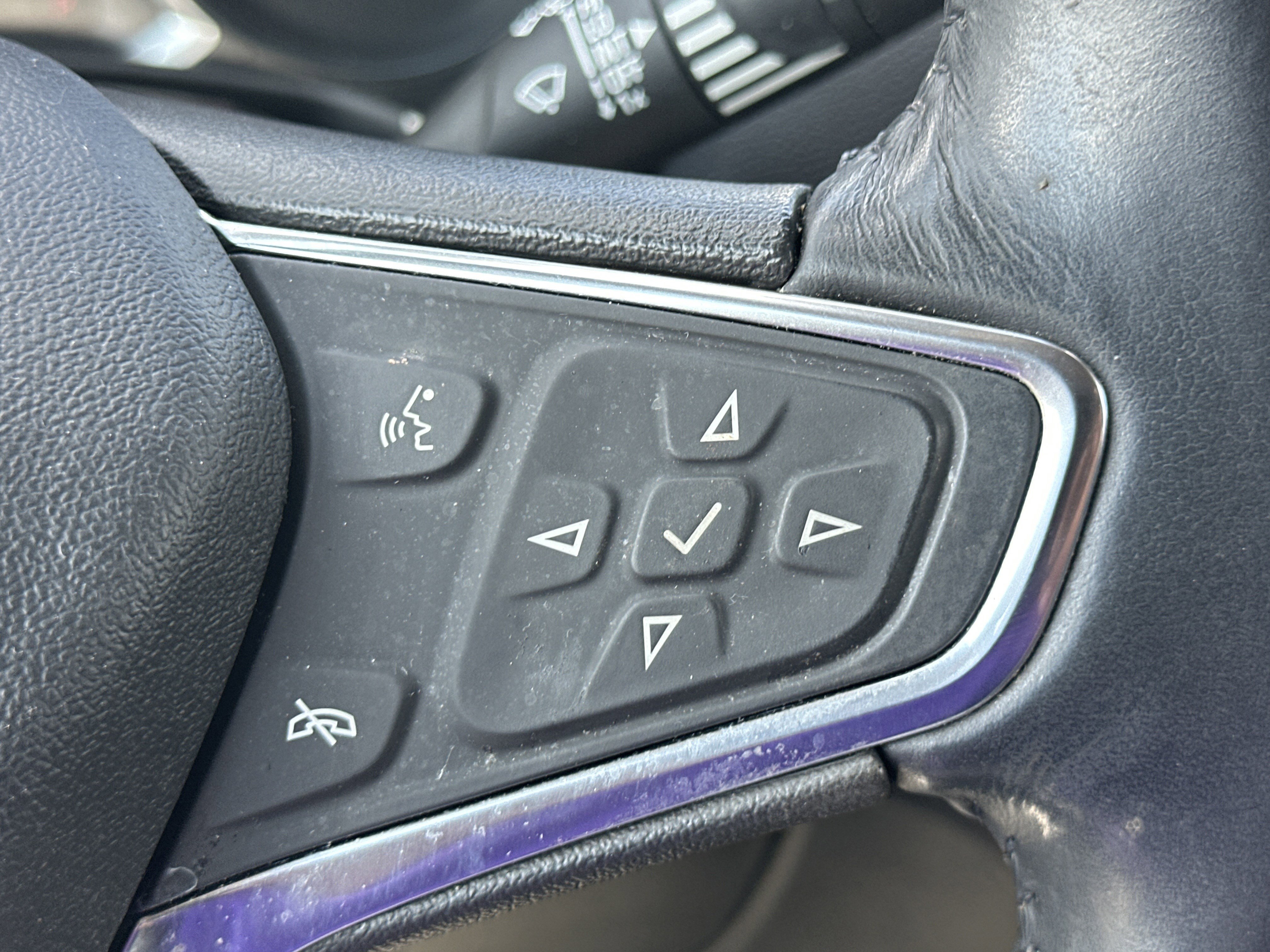 Used 2019 Chevrolet Equinox LT w/ Sun & Navigation Package image 27