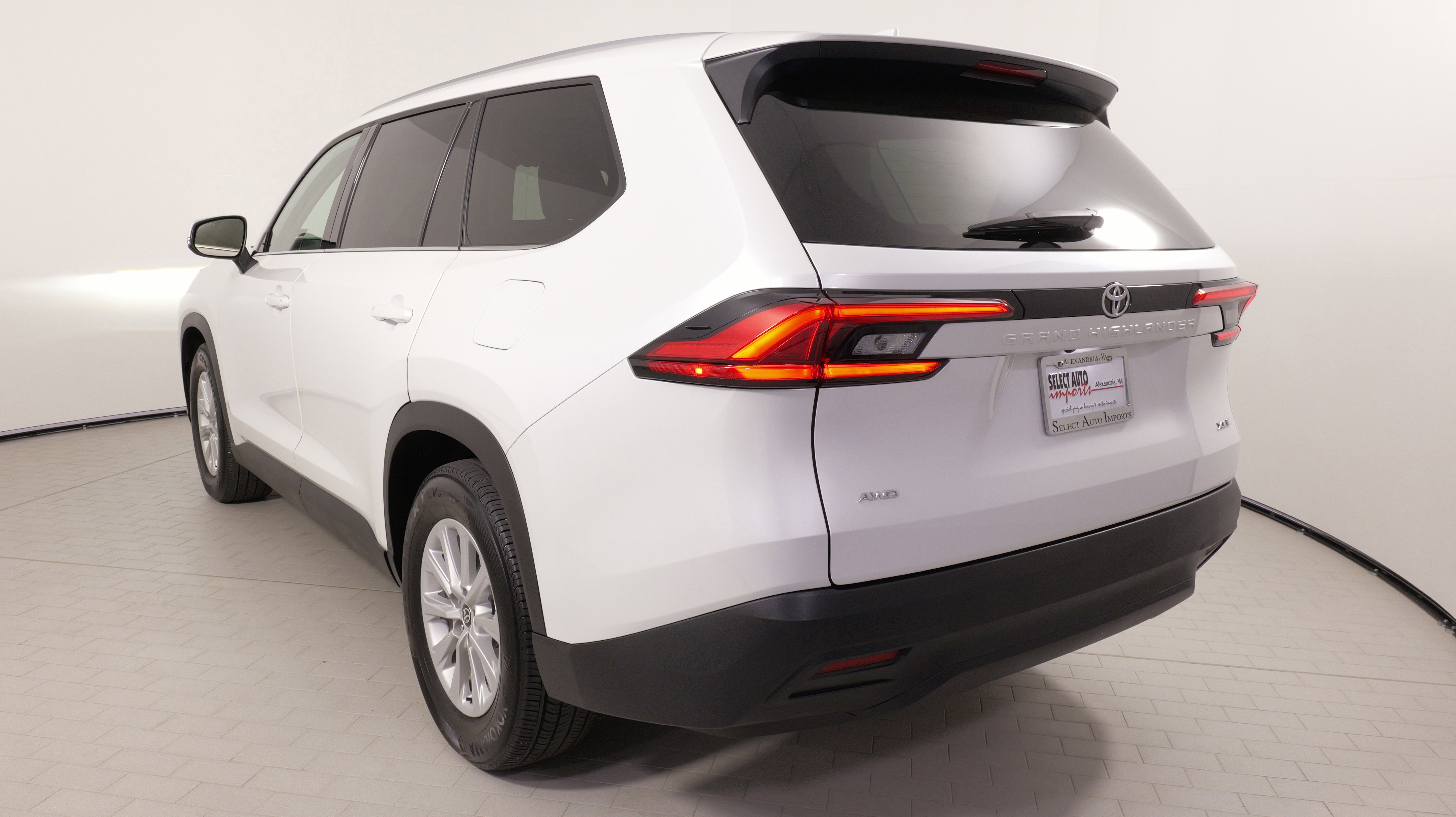 Used 2024 Toyota Grand Highlander XLE image 12