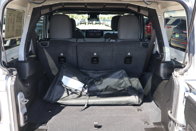 Used 2024 Jeep Wrangler Unlimited Sahara AWD/4WD image 7