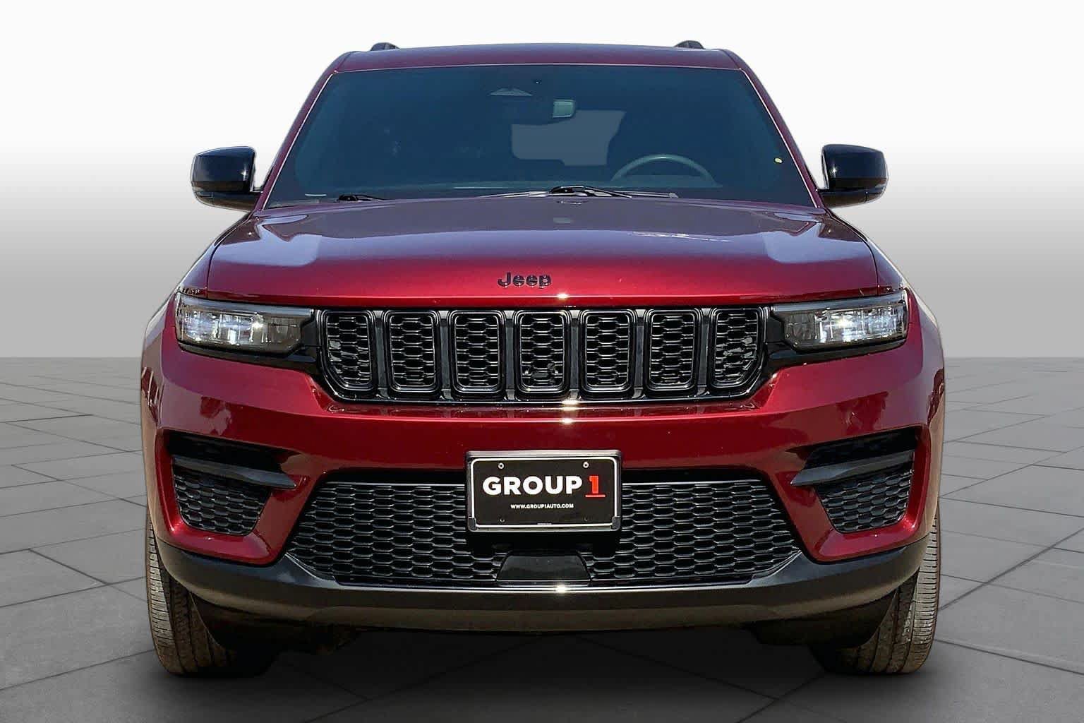 Used 2023 Jeep Grand Cherokee Altitude AWD/4WD image 3