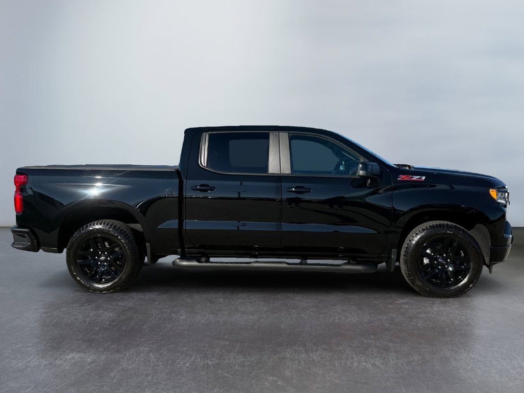 Used 2025 Chevrolet Silverado 1500 RST w/ Z71 Off-Road Package AWD/4WD image 2
