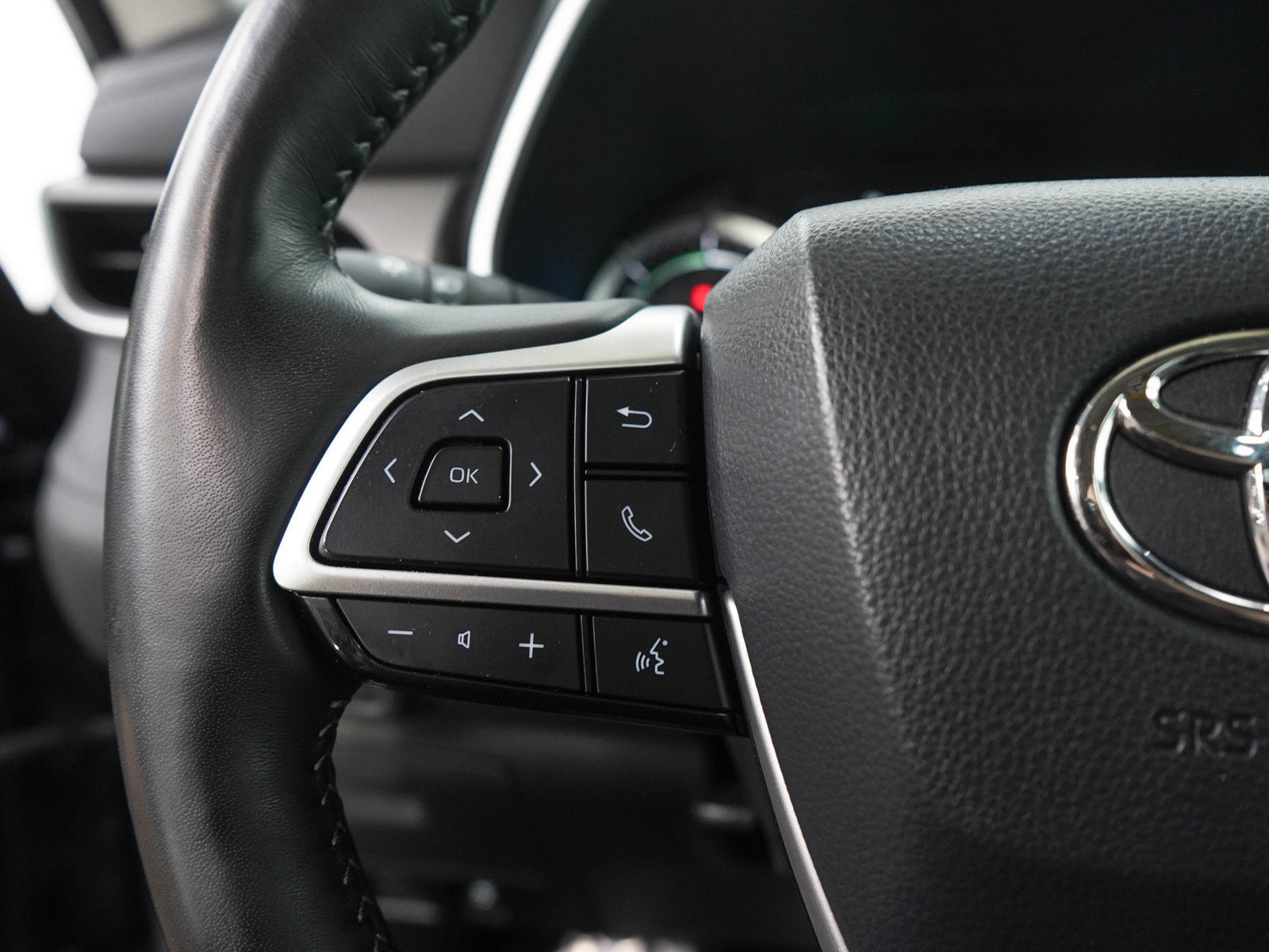 Used 2025 Toyota Highlander XLE AWD/4WD image 29