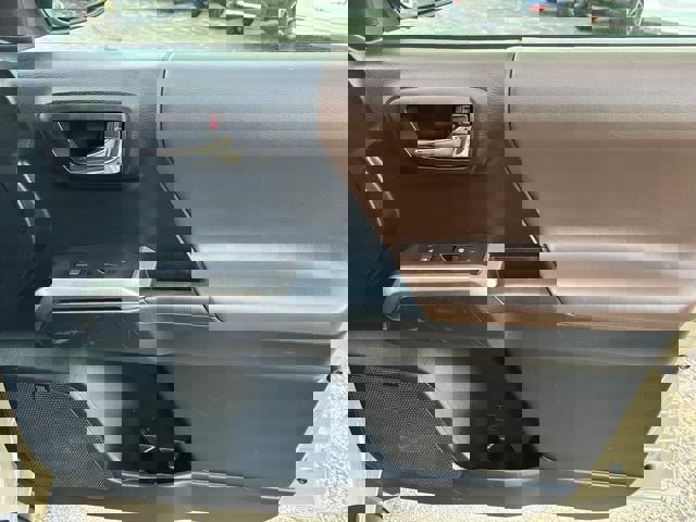 Used 2017 Toyota Tacoma Limited image 16