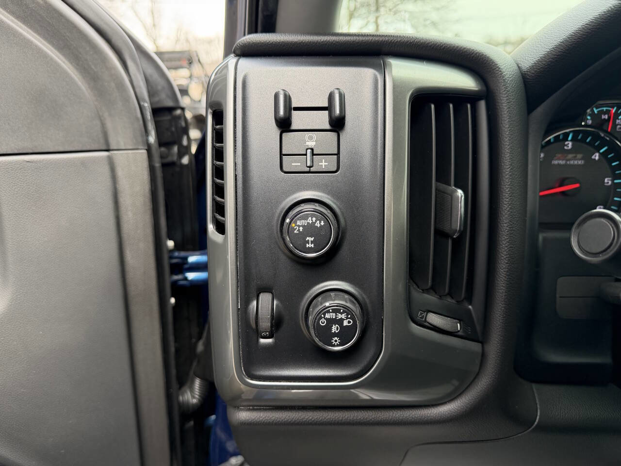 Used 2018 Chevrolet Silverado 1500 LT w/ All Star Edition image 13