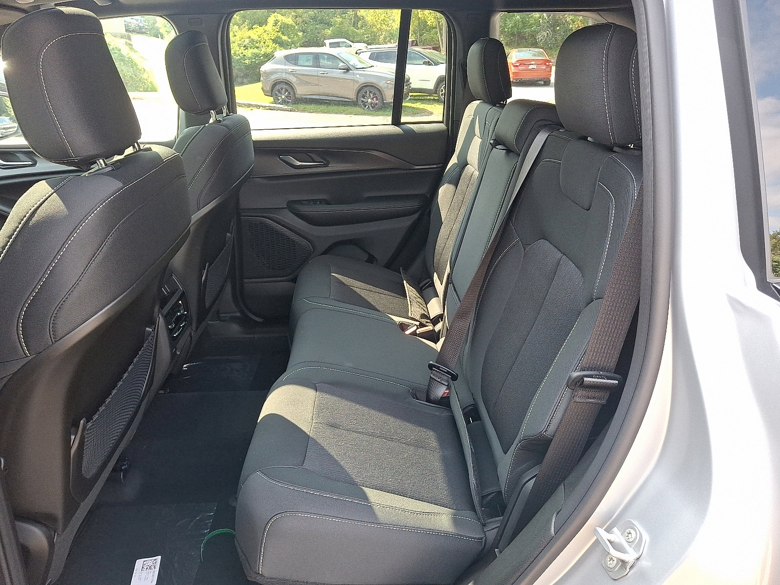 New 2025 Jeep Grand Cherokee Laredo X w/ Luxury Tech Group I image 6