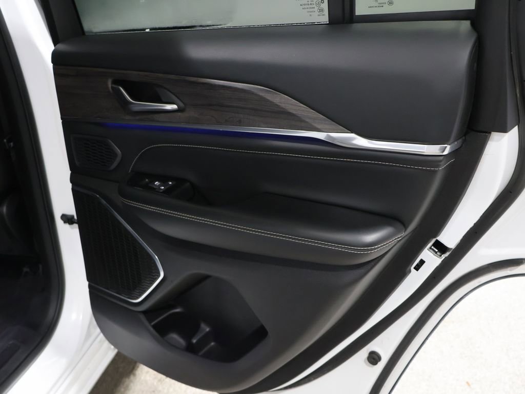 Certified 2024 Jeep Grand Cherokee Overland image 25