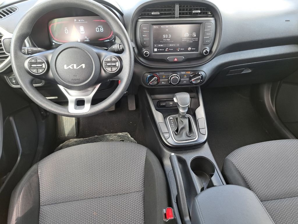 Used 2025 Kia Soul LX w/ LX Technology Package image 17