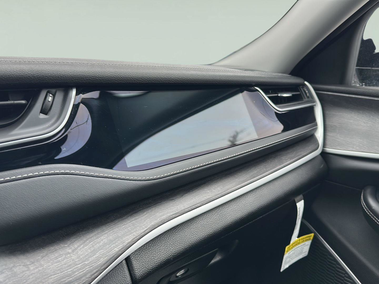 Used 2023 Jeep Grand Cherokee 30th Anniversary image 18