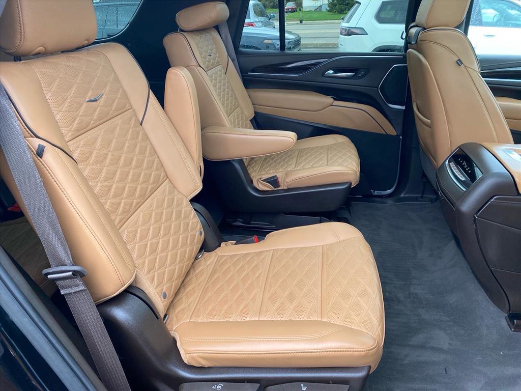 Used 2021 Cadillac Escalade Sport w/ Driver Assist Tech Package AWD/4WD image 28