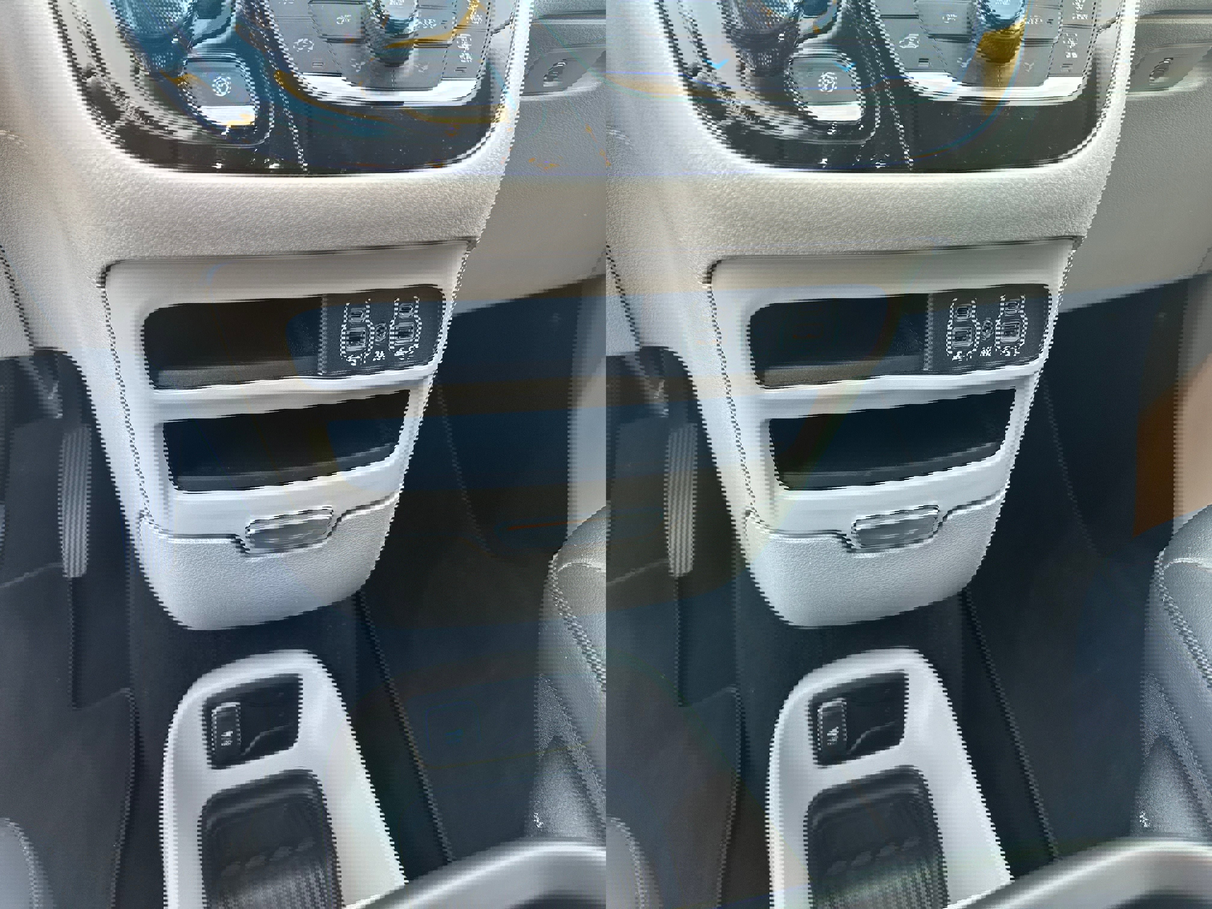 Used 2024 Chrysler Pacifica Touring-L image 22