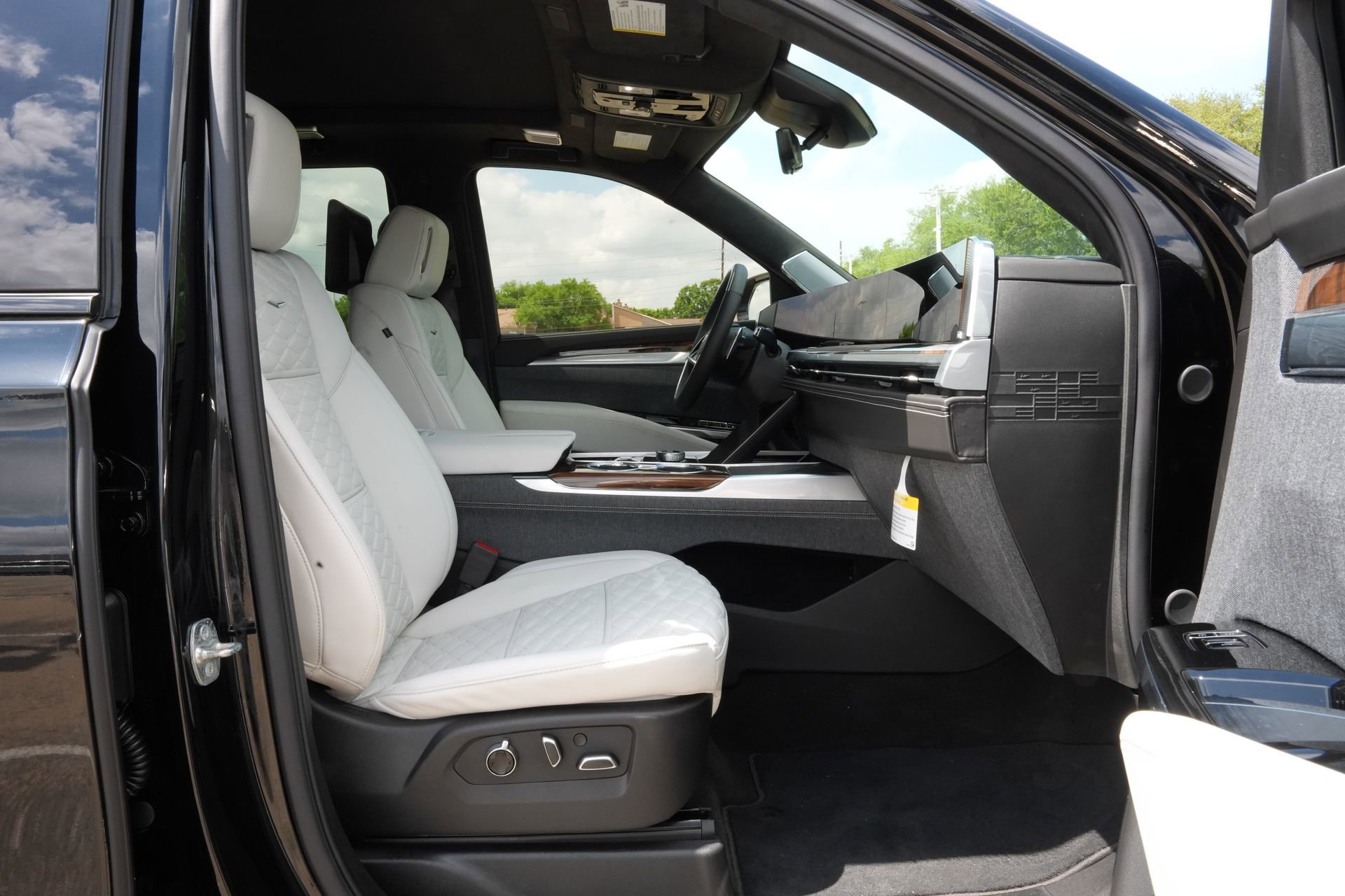 Certified 2026 Cadillac Escalade Platinum Sport w/ LPO, ONYX Package image 28