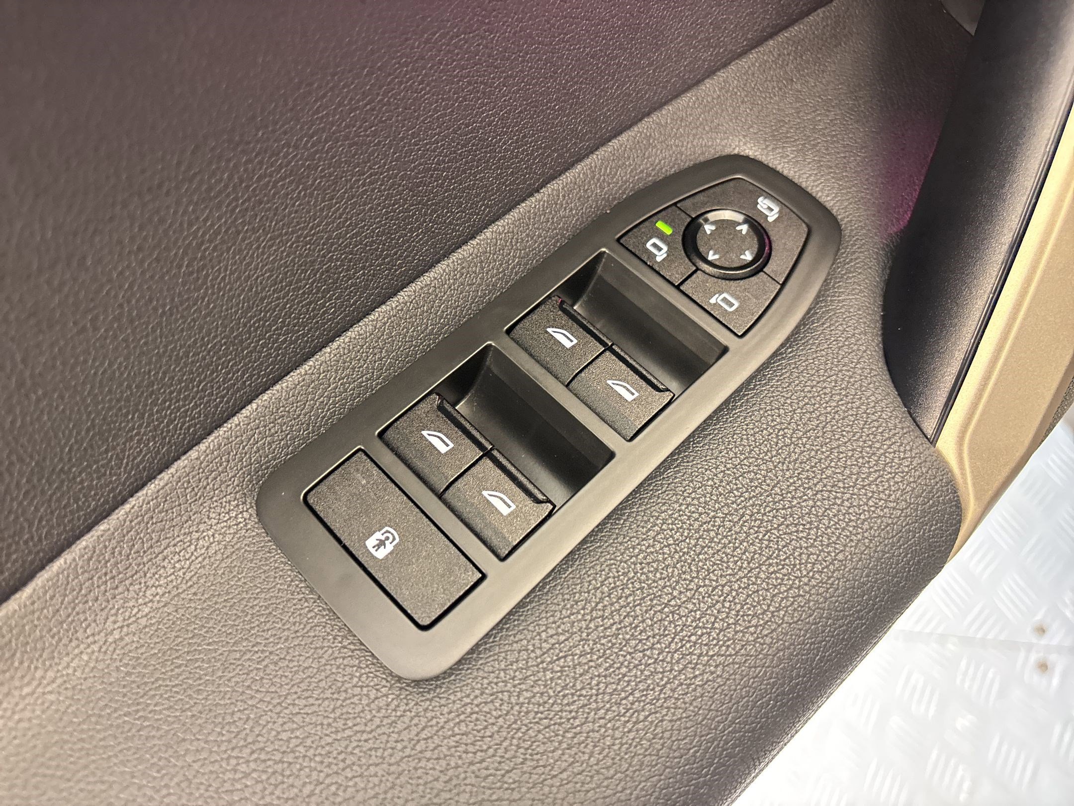 Certified 2023 BMW iX xDrive50 image 12