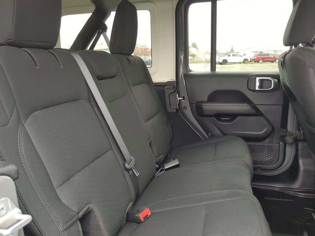 Used 2020 Jeep Wrangler Unlimited Sahara image 7