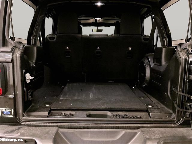 Used 2018 Jeep Wrangler Unlimited Sahara AWD/4WD image 33