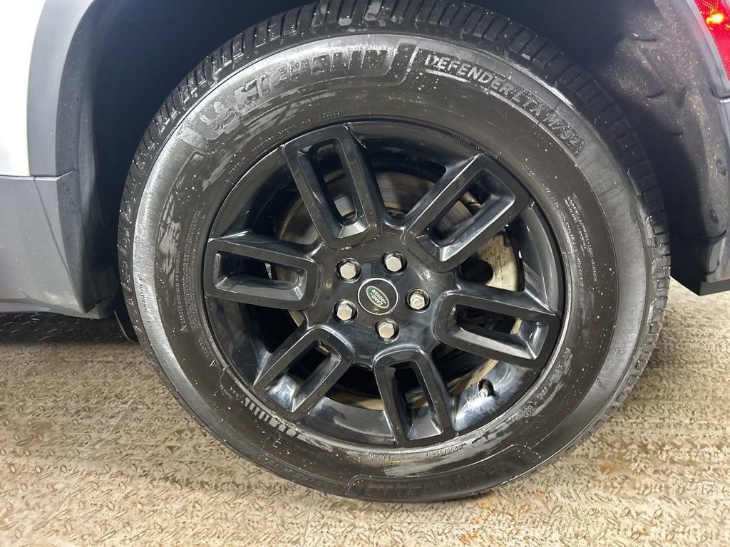Used 2023 Land Rover Defender 130 SE image 24