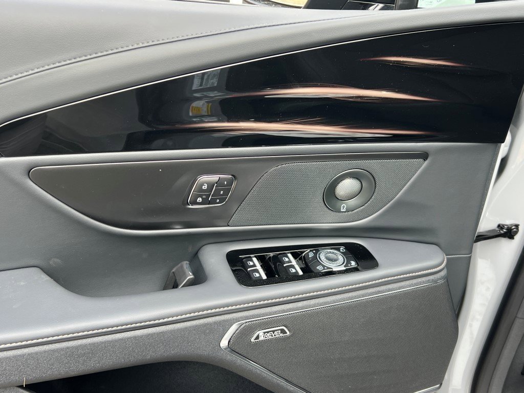 New 2026 Lincoln Nautilus Reserve w/ Jet Appearance Package AWD/4WD image 15