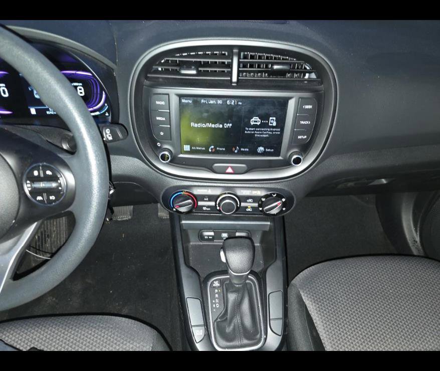 Used 2025 Kia Soul LX w/ LX Technology Package FWD image 5