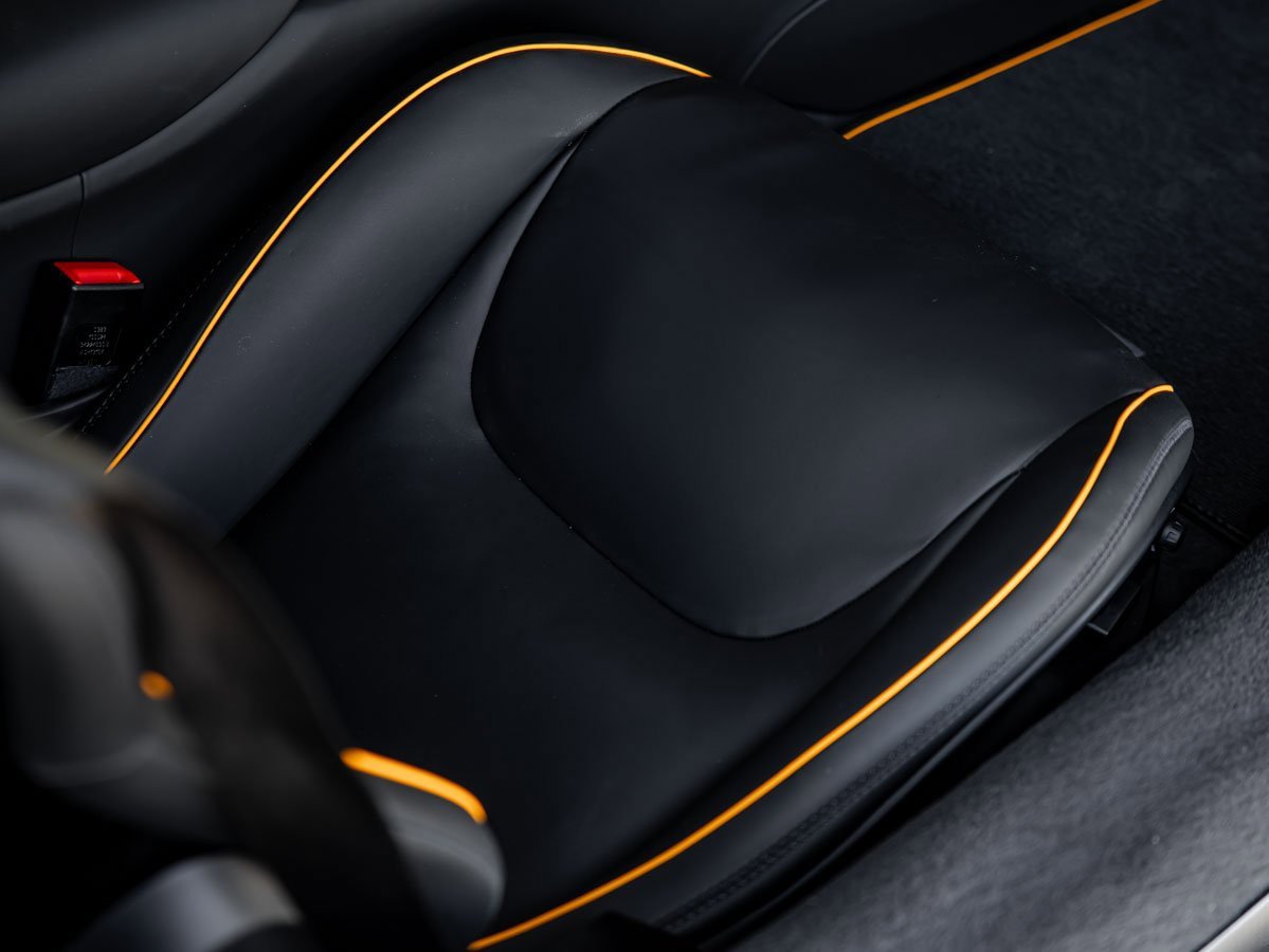 Used 2025 McLaren Artura Spider image 23