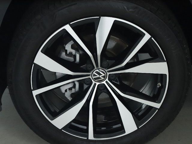 Used 2024 Volkswagen Atlas SEL Premium R-Line AWD/4WD image 43