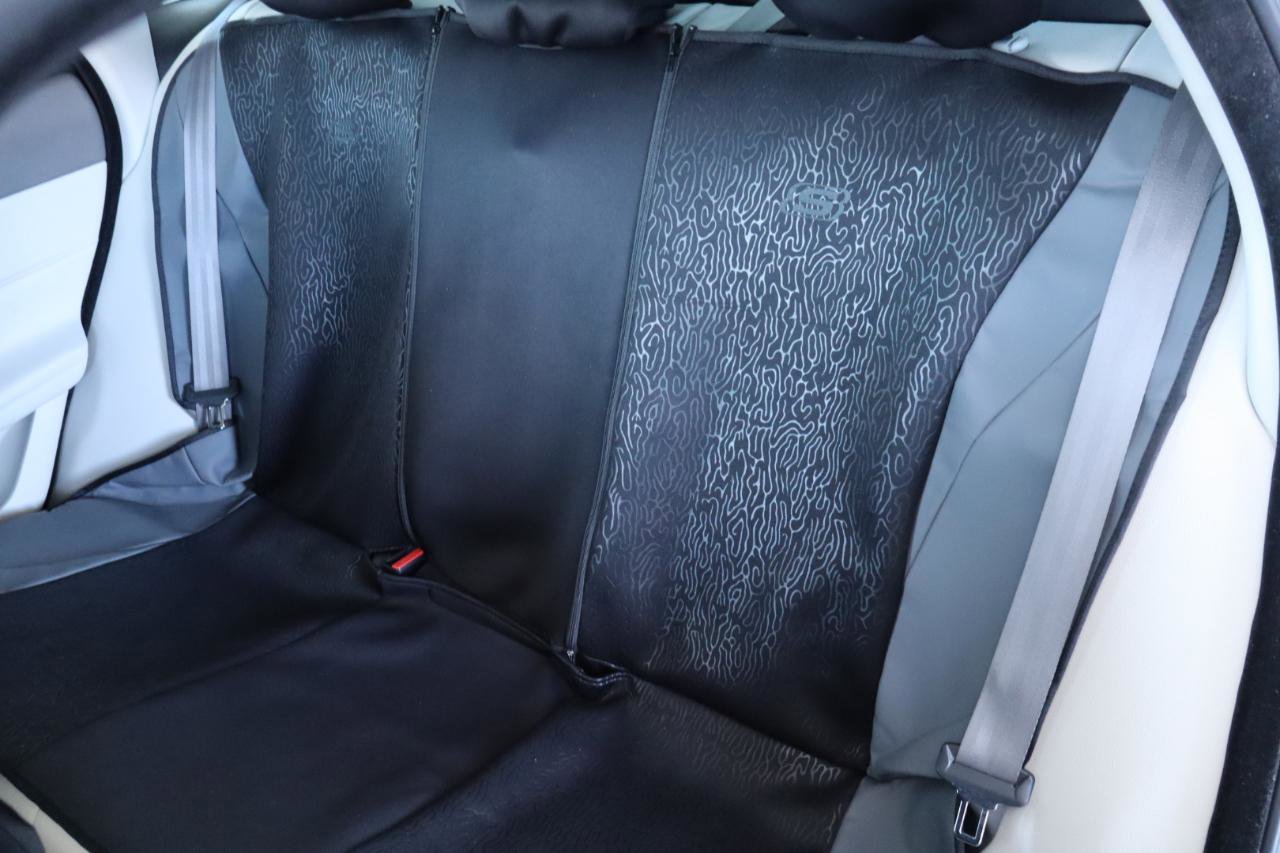 Used 2017 Jaguar XF Premium image 32