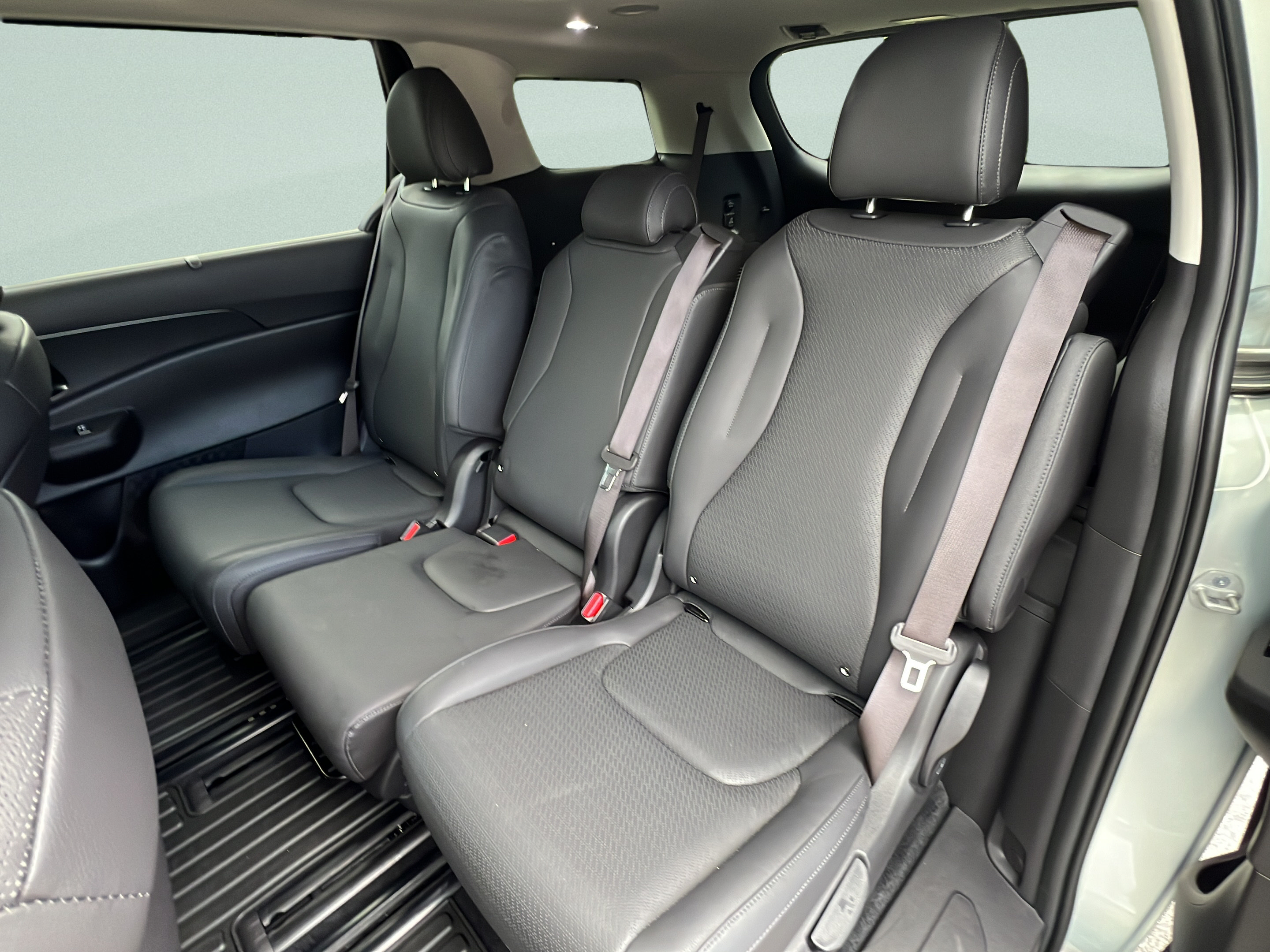 Used 2025 Kia Carnival SX Prestige FWD image 10