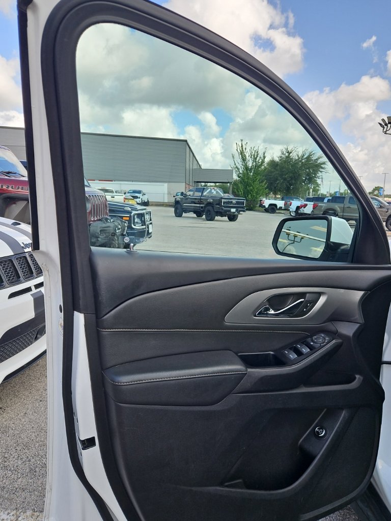 Used 2023 Chevrolet Traverse LT FWD image 10