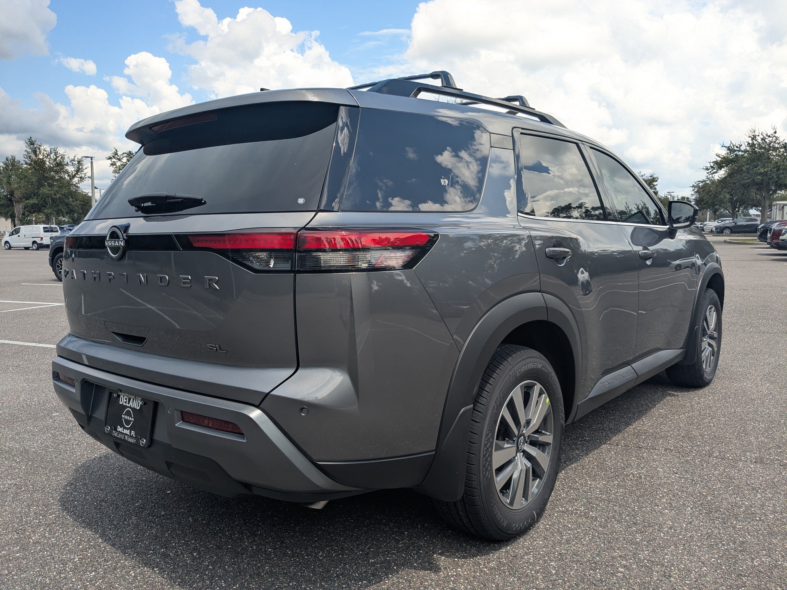New 2026 Nissan Pathfinder SL FWD image 4