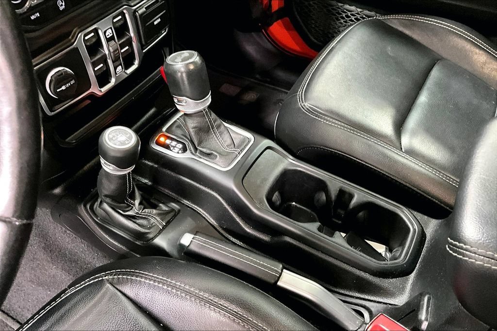 Used 2020 Jeep Wrangler Unlimited Sahara w/ Uconnect 4C Nav & Sound Group AWD/4WD image 17