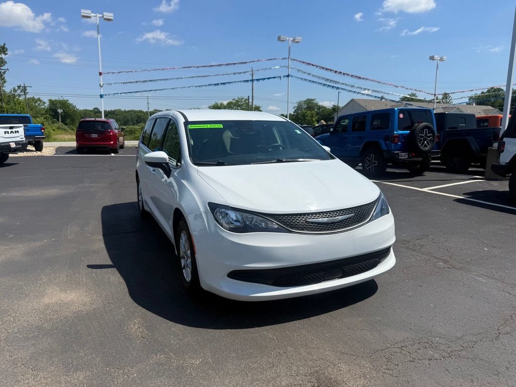 Certified 2023 Chrysler Voyager LX FWD image 2