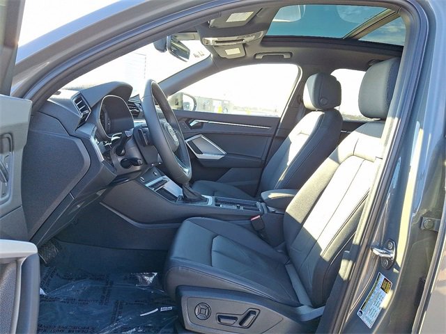 New 2025 Audi Q3 2.0T Premium image 9