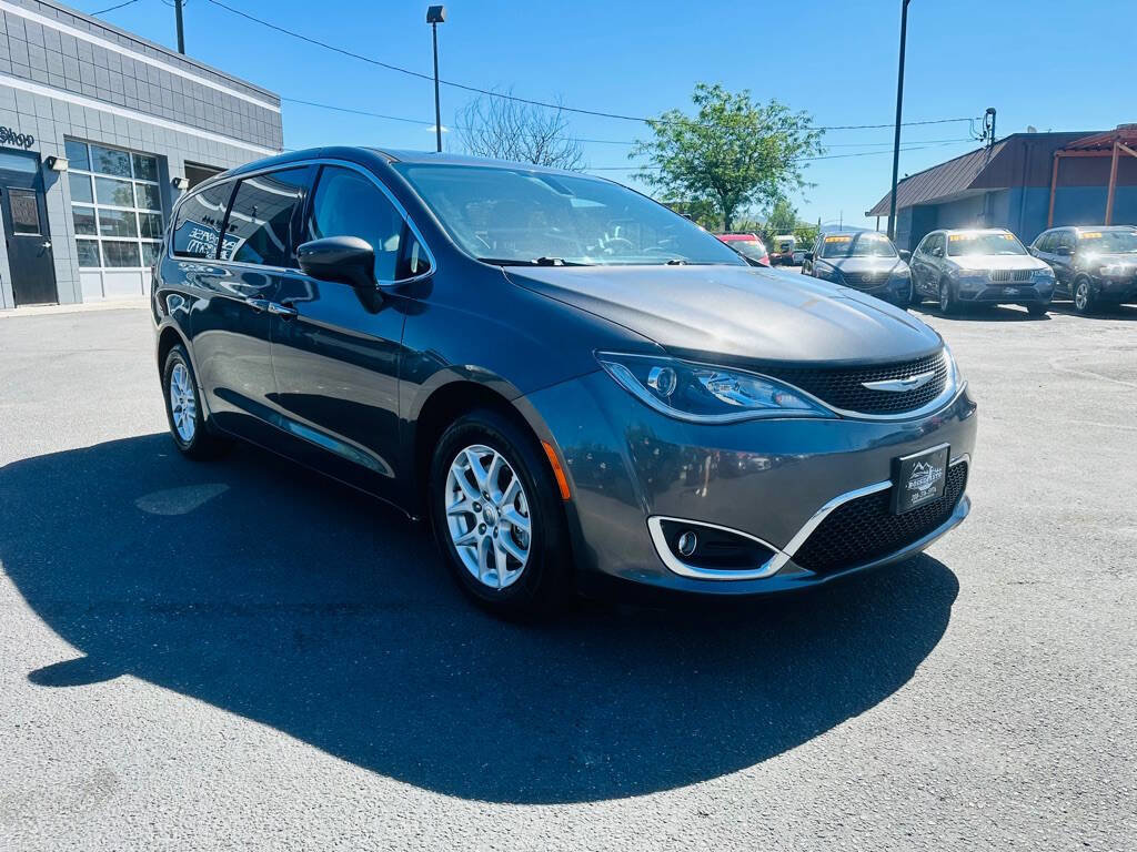Used 2017 Chrysler Pacifica Touring Plus w/ Security Group FWD image 1