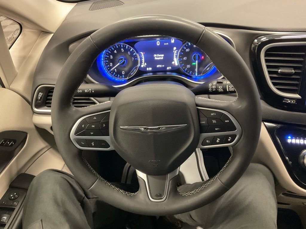 Used 2023 Chrysler Pacifica Touring-L image 14