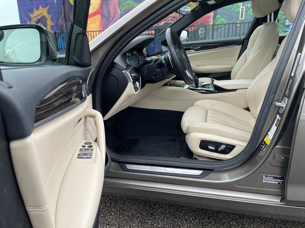 Used 2017 BMW 530i xDrive image 14
