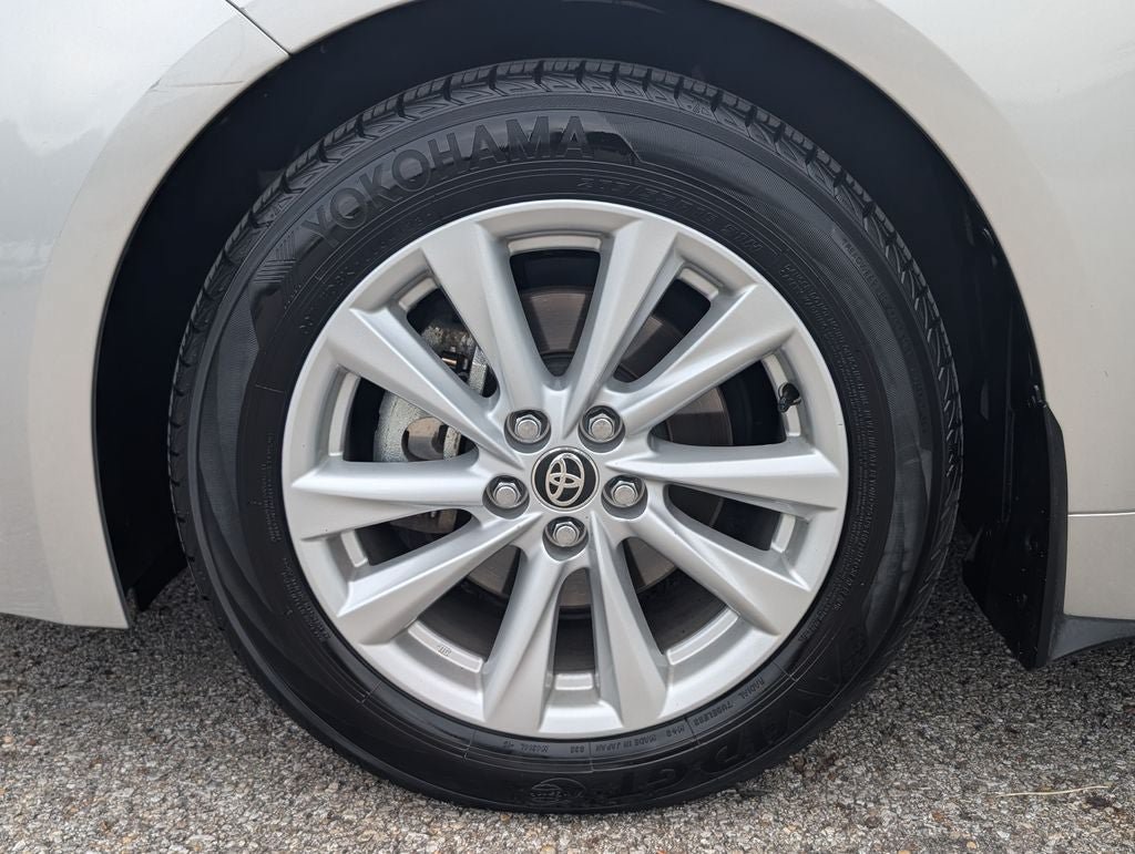 Used 2024 Toyota Corolla SE w/ SE Package FWD image 33