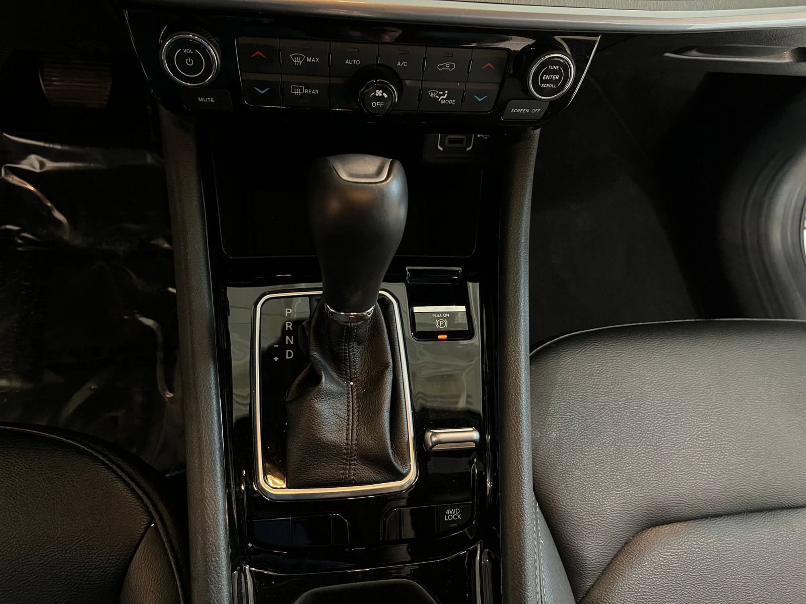 Used 2025 Jeep Compass Limited image 41